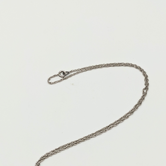 925 Fish and Cubic Zirconia on Silver Chain - Picture 3 of 5